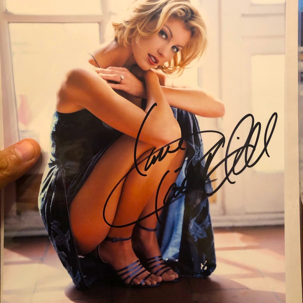 Faith hill signed with COA 🖊
